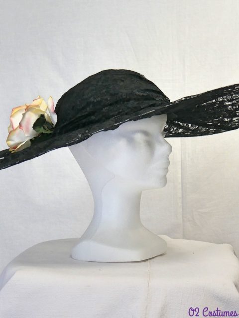 Chapeau en dentelle noire